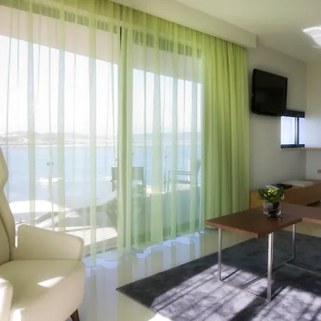 Agua Riverside 4*