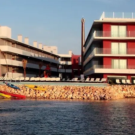 فندق Agua Riverside 4*