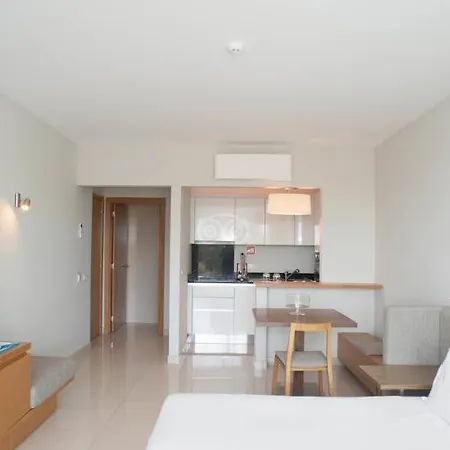 Отель Agua Riverside Феррагуду