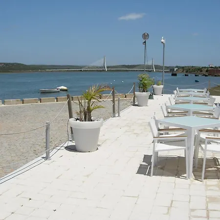 Agua Riverside Отель Феррагуду