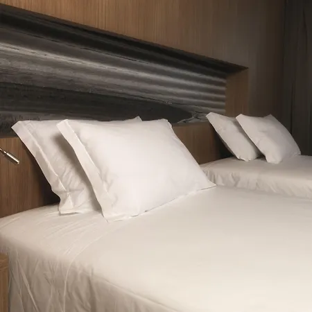 מלון Agua Riverside 4*