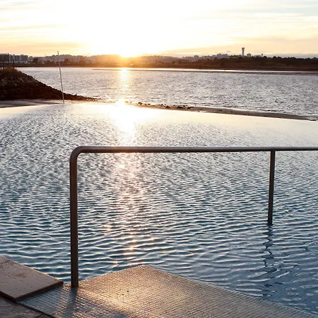 מלון Agua Riverside 4*