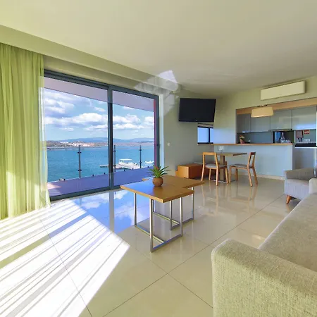 Agua Riverside 4*