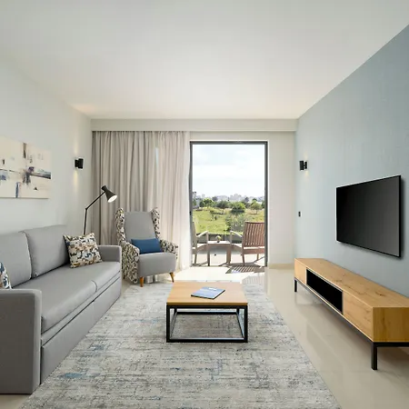 Agua Riverside 4*